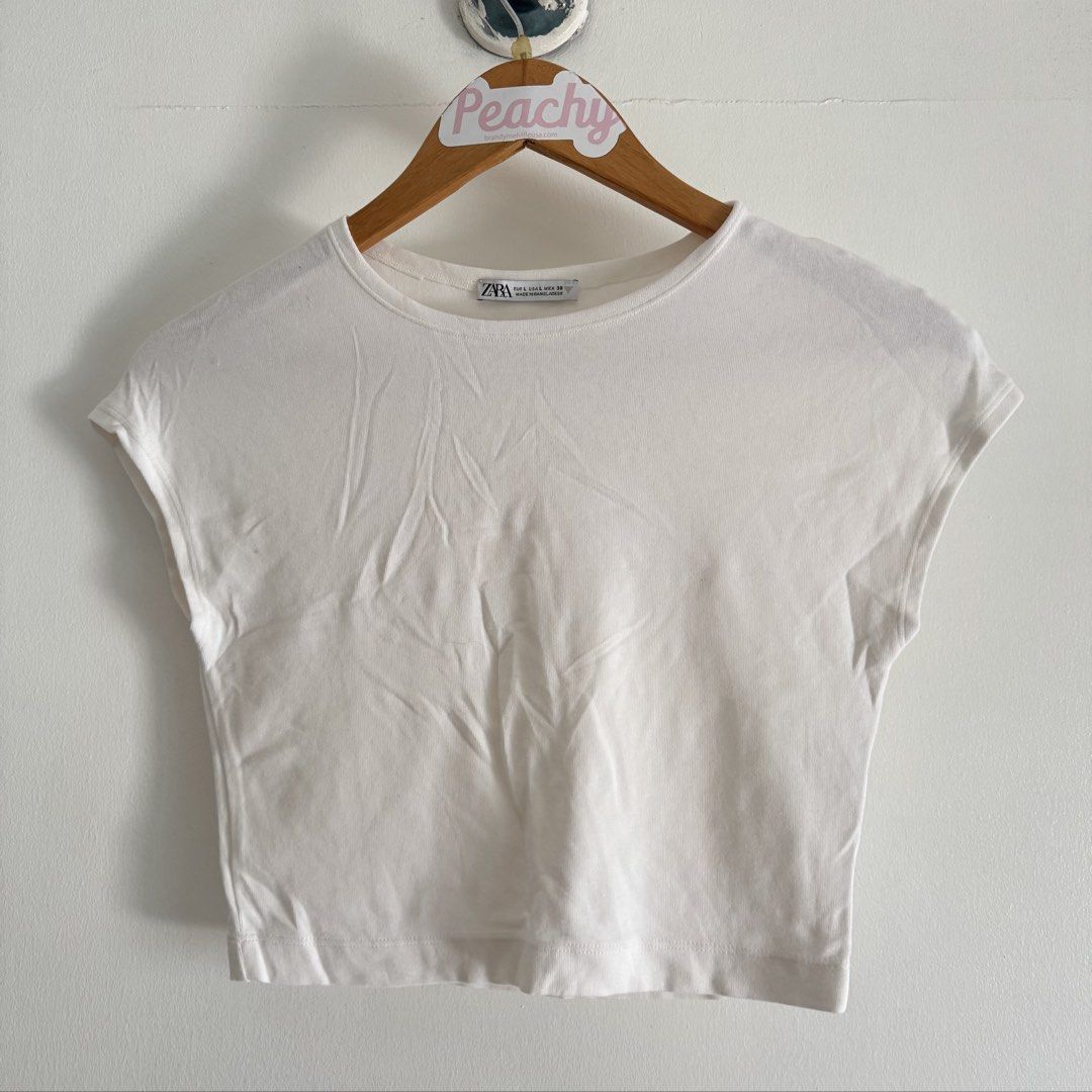 Zara top (Category: Shirts) located in Manila. Submitted by apparella.ph (Listing ID 1467601768, Image 1). Description: Super soft cotton Malamig sya sa katawan ww. 10/10 Bust:34-38(stretchy fabric) Length:16 ☑️Everything is my Own preloved / BNWT/BNWOT ☑️ not thrifted/Ukay ☑️ malukot sa picture kasi na stock sa cabinet (tinatamad mag plantsa ✌️ ) ☑️Personal items ( usually bought in US/UK/JPN ) every year po ako nag aabroad so expect i don’t sel