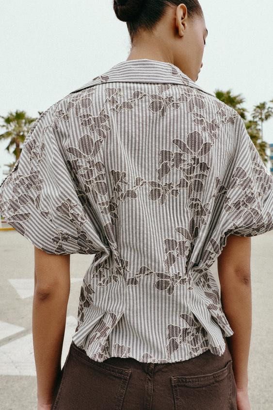 ZARA TUCK SIDE TOP SMALL (Category: Blouses) located in Paranaque City. Submitted by brandedlab (Listing ID 1467504881, Image 2). Description: .
