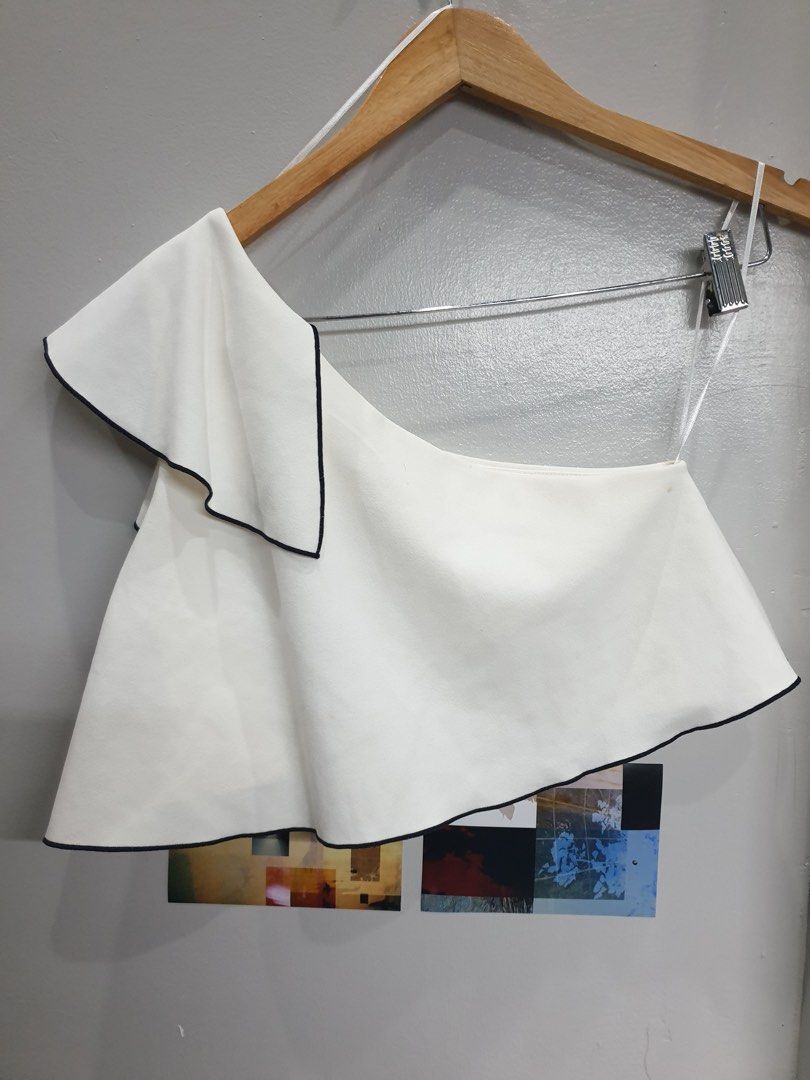 Zara white one-shoulder asymmetrical crop top (Category: Others Tops) located in Calamba. Submitted by mimabuy (Listing ID 1467389026, Image 3). Description: Super pretty! Small on tag but can still fit medium frames Honest Issue: one small dot at the back check last pic for reference Other than that it’s still in good condition .