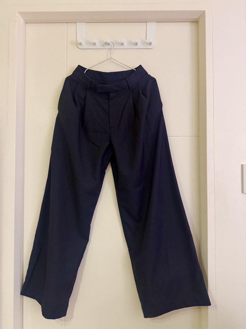 Zara Wide Leg Pants/Trouses (Category: Jeans) located in Mandaluyong City. Submitted by beyfinds (Listing ID 1467559817, Image 1). Description: Available: Navy Blue & Choco Brown Excellent, no stains or damage! Authentic Zara..