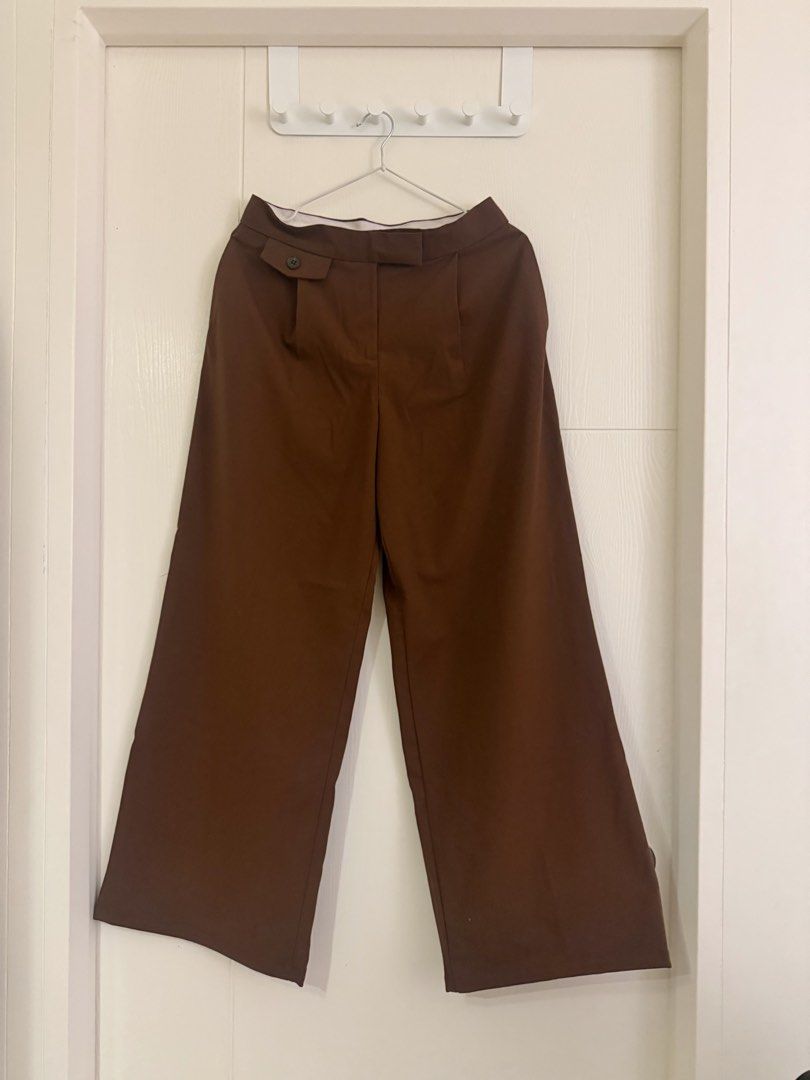Zara Wide Leg Pants/Trouses (Category: Jeans) located in Mandaluyong City. Submitted by beyfinds (Listing ID 1467559817, Image 2). Description: Available: Navy Blue & Choco Brown Excellent, no stains or damage! Authentic Zara..