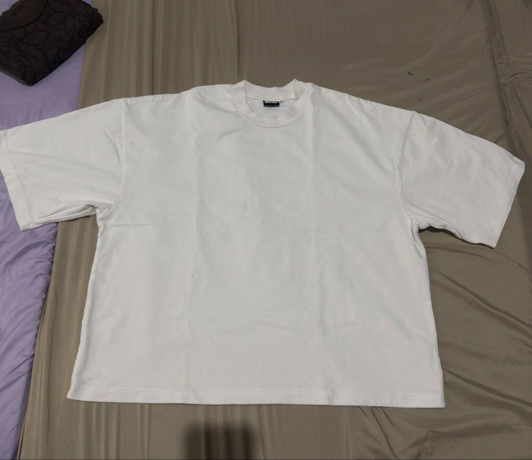 1026 Heavy weight Tshirt and Pants (Category: Activewear) located in Quezon City. Submitted by jizpsa (Listing ID 1467728231, Image 2). Description: Wide leg pants size Xl Price:299 each Oversize Shirt Size XL Price:299 each Almost new.