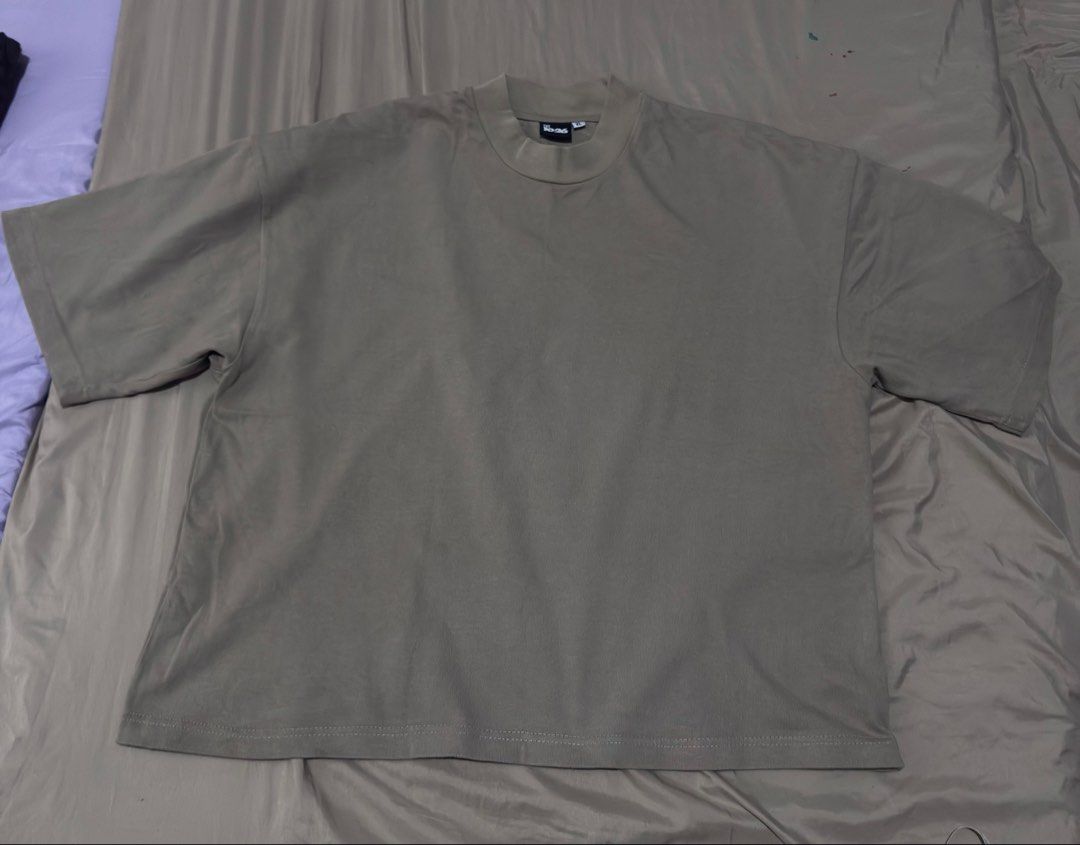 1026 Heavy weight Tshirt and Pants (Category: Activewear) located in Quezon City. Submitted by jizpsa (Listing ID 1467728231, Image 1). Description: Wide leg pants size Xl Price:299 each Oversize Shirt Size XL Price:299 each Almost new.
