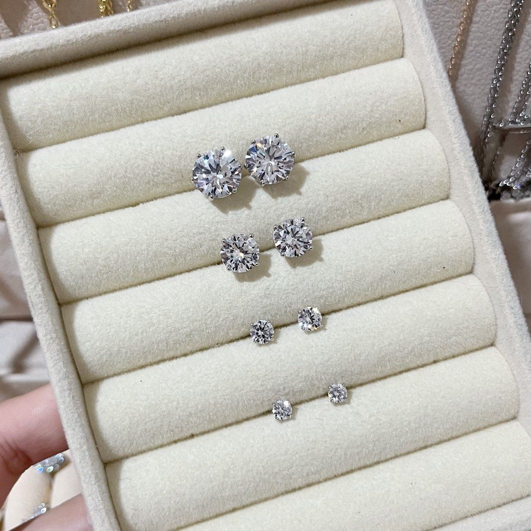 10mm ROUND CUT MOISSANITE LIKE STUD EARRING (Category: Earrings) located in Talavera. Submitted by curatedbykhy (Listing ID 1467606229, Image 3). Description: 8A cubic zirconia only! NOT moissanite - super sparkly in actual (comparable to moissanite).