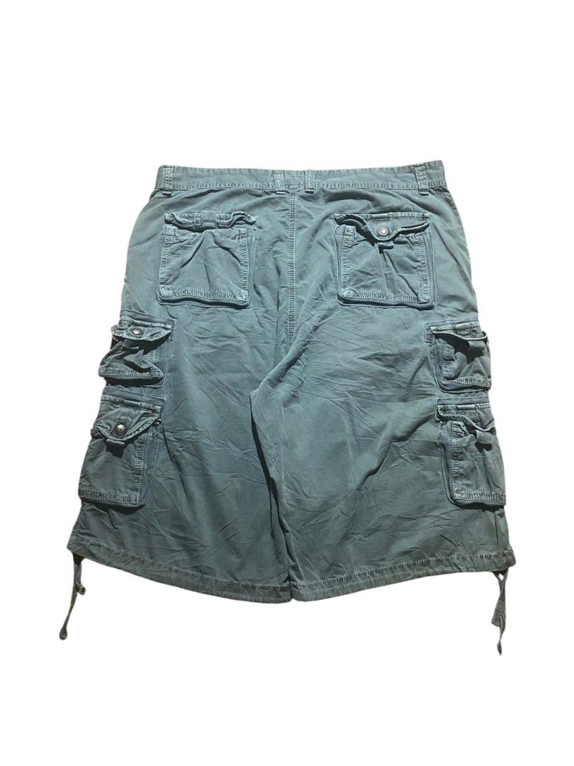 12 POCKET CARGO JORTS (Category: Shorts) located in San Mateo. Submitted by miguel08k (Listing ID 1467712609, Image 2). Description: 12 POCKET CARGO JORTS W: 38.5 L: 26 T: 14.5 H: 13 issue: small scratch and stain.