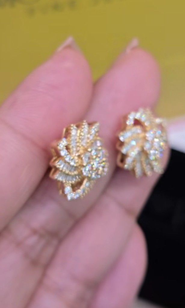 1.55carat diamond earrings (Category: Earrings) located in Malolos. Submitted by keenhorse_ef38ab (Listing ID 1467710403, Image 2). Description: 1.55carats diamond 14Karat gold COP VIA LBC WITH MINIMUM DOWNPAYMENT NO MEETUP.