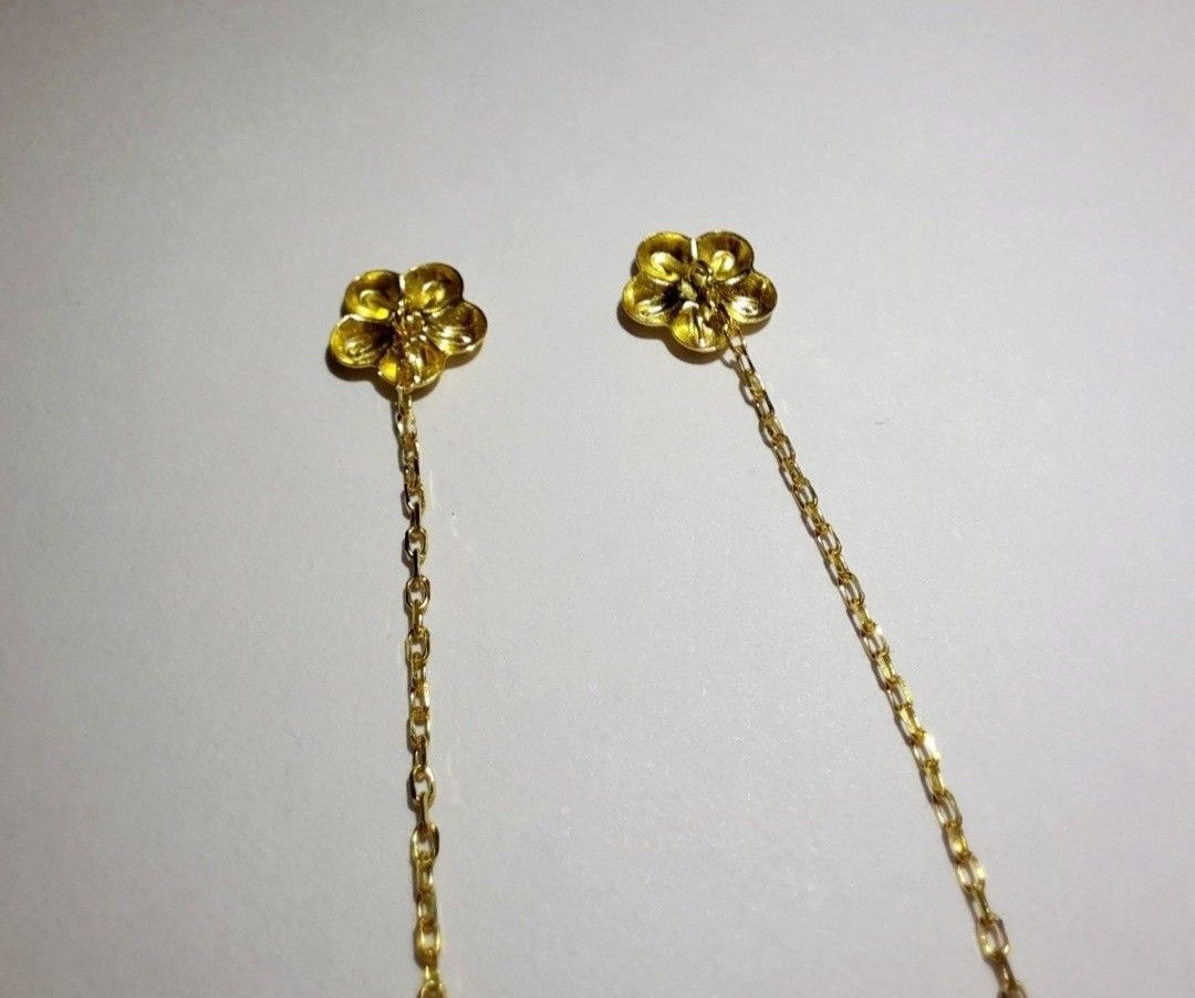 18k Saudi Gold Flower Drop Earrings (Category: Earrings) located in Manila. Submitted by crejzshoppe (Listing ID 1467654071, Image 3). Description: 18k Saudi Gold Flower Drop Earrings 18k REAL Saudi Gold SPL Very lightweight. Around .5g Stamped.