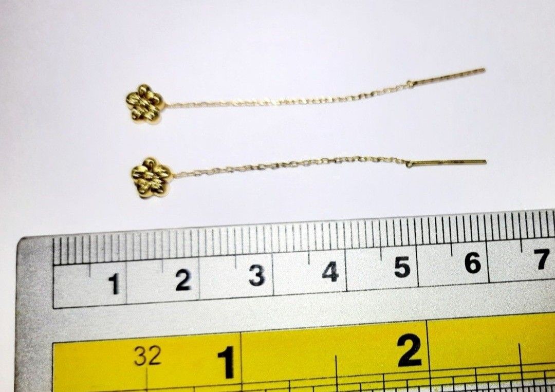 18k Saudi Gold Flower Drop Earrings (Category: Earrings) located in Manila. Submitted by crejzshoppe (Listing ID 1467654071, Image 2). Description: 18k Saudi Gold Flower Drop Earrings 18k REAL Saudi Gold SPL Very lightweight. Around .5g Stamped.