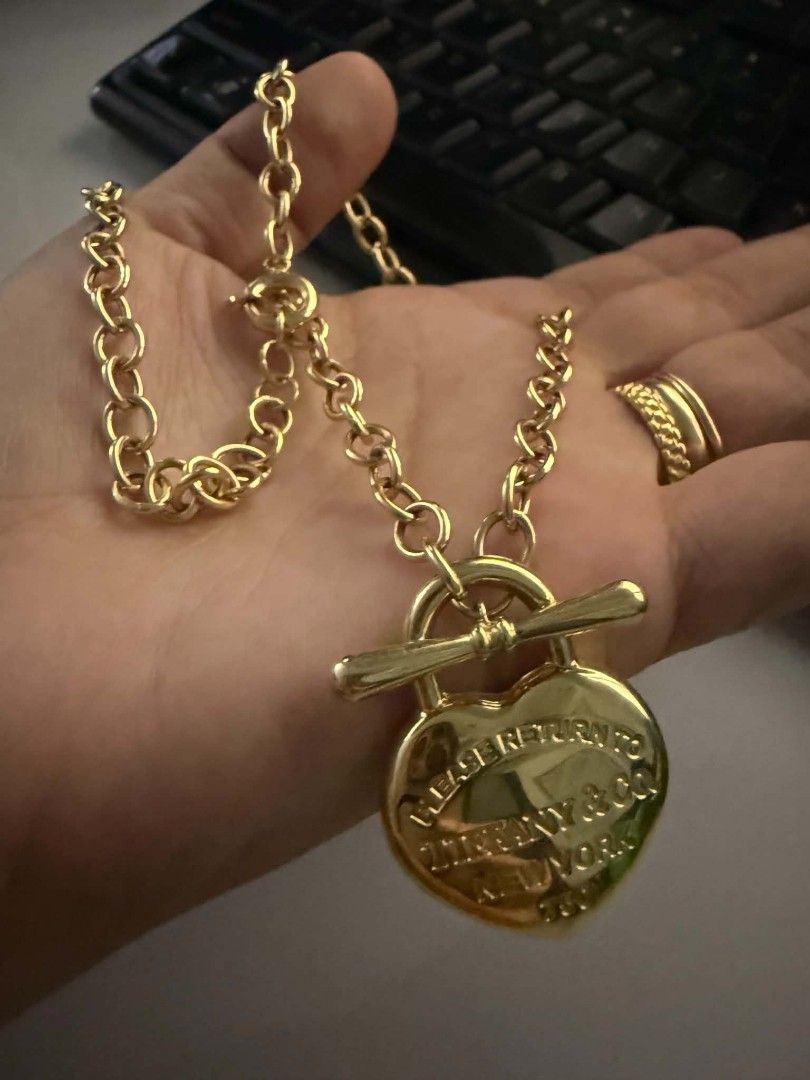 18K Tiffany Necklace Preloved (Category: Announcements) located in Makati City. Submitted by Lynshop (Listing ID 1467837212, Image 1). Description: Makati Cityhall only pick up.
