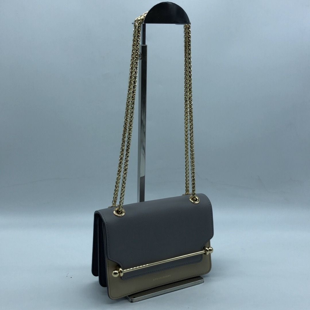 267009939 STRATHBERRY BAG CHAIN (Category: Luxury Bags & Wallets) located in Taguig. Submitted by ecoring.ph (Listing ID 1467620962, Image 1). Description: ◆CONDITION: B+ ◆DESCRIPTIONS: (Other defects/info:) OUTER: The body of the bag is slightly scratched and scuffed, has minimal stains and press marks, and shows signs of use. The bottom and bottom corners of the bag are slightly scratched and scuffed, have minimal stains and press marks, and sh