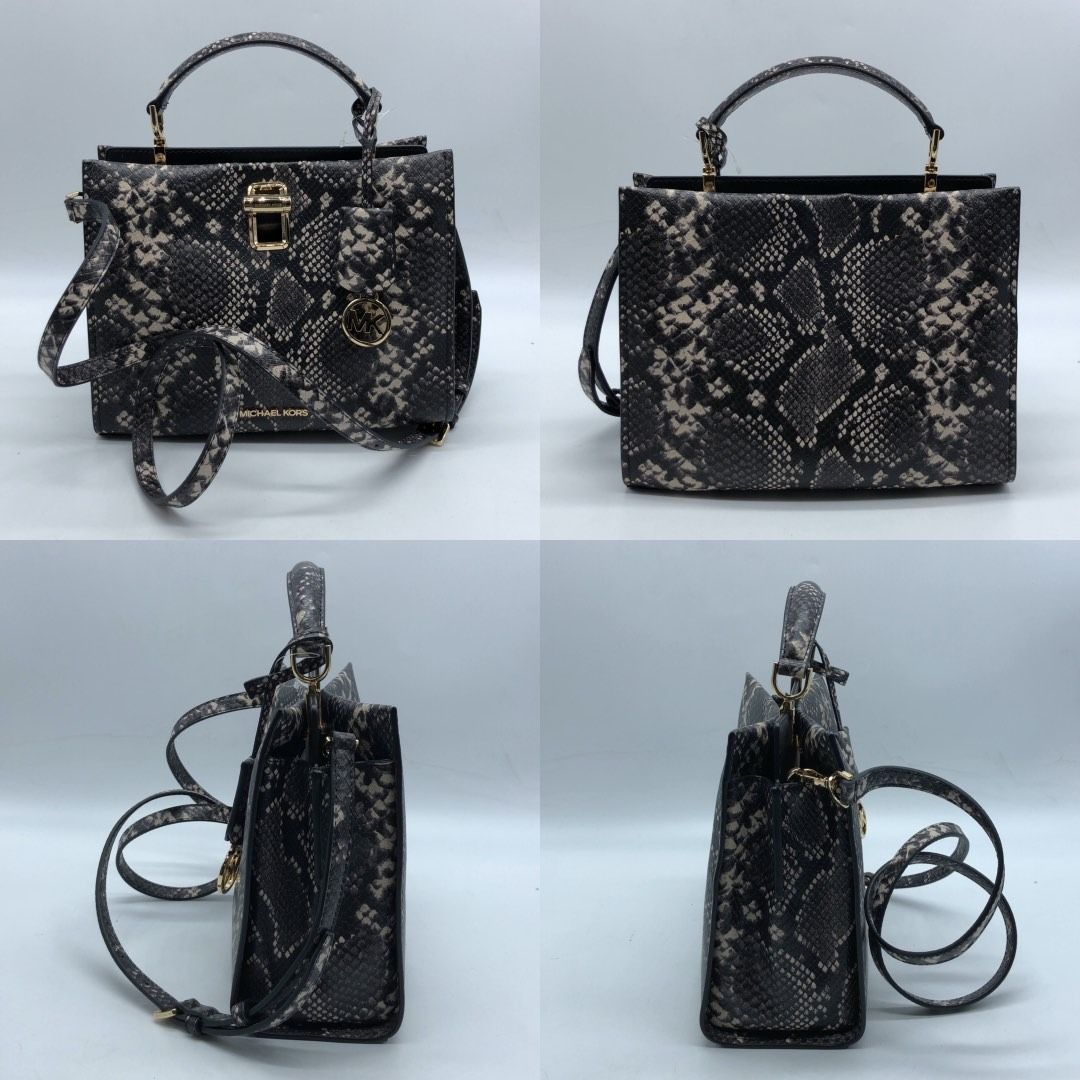 267009946 MICHAEL KORS BAG PYTHON PRNT LEATHER BAG (Category: Luxury Bags & Wallets) located in Taguig. Submitted by ecoring.ph (Listing ID 1467623553, Image 2). Description: ◆CONDITION: AB ◆DESCRIPTIONS: (Other defects/info:) OUTER: The topline and rubber lining of the bag have minimal dirt and press marks, and show signs of use. HARDWARE: The hardware of the bag has minor scratches, and shows signs of use. ◆SIZE: ⁎WIDTH: 26cm. (approximately on