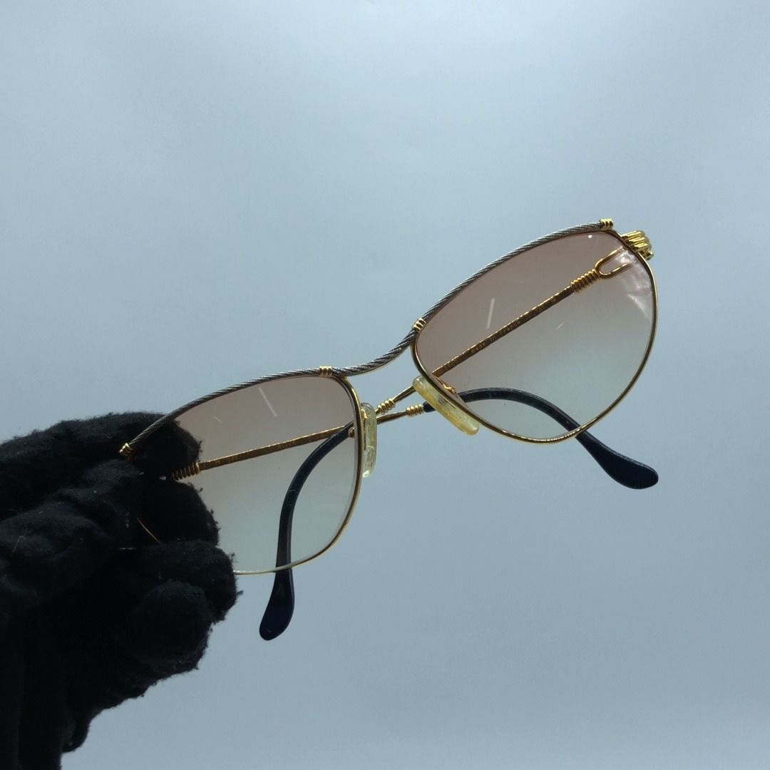 267010057 FRED SUNGLASSES ALIZE OLD MODEL (Category: Sunglasses & Eyewear) located in Taguig. Submitted by ecoring.ph (Listing ID 1467628139, Image 1). Description: ◆CONDITION: B- ◆DESCRIPTIONS: (Other defects/info:) The frame, lenses, and temples of the sunglasses are minimally scratched and stained and are dirty, and show signs of use. The nosepad of the sunglasses is stained, dirty, discolored and shows sign of use The temples of the eyeglasse