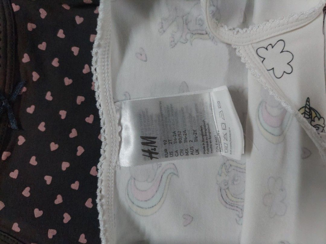 2 pcs H&M kids tank tops (Category: Babies & Kids Fashion) located in Taguig. Submitted by thrifthub.ph (Listing ID 1467709003, Image 2). Description: Pwede sa maarte,No himulmol,No stain. Yung unicorn stretchable sya..