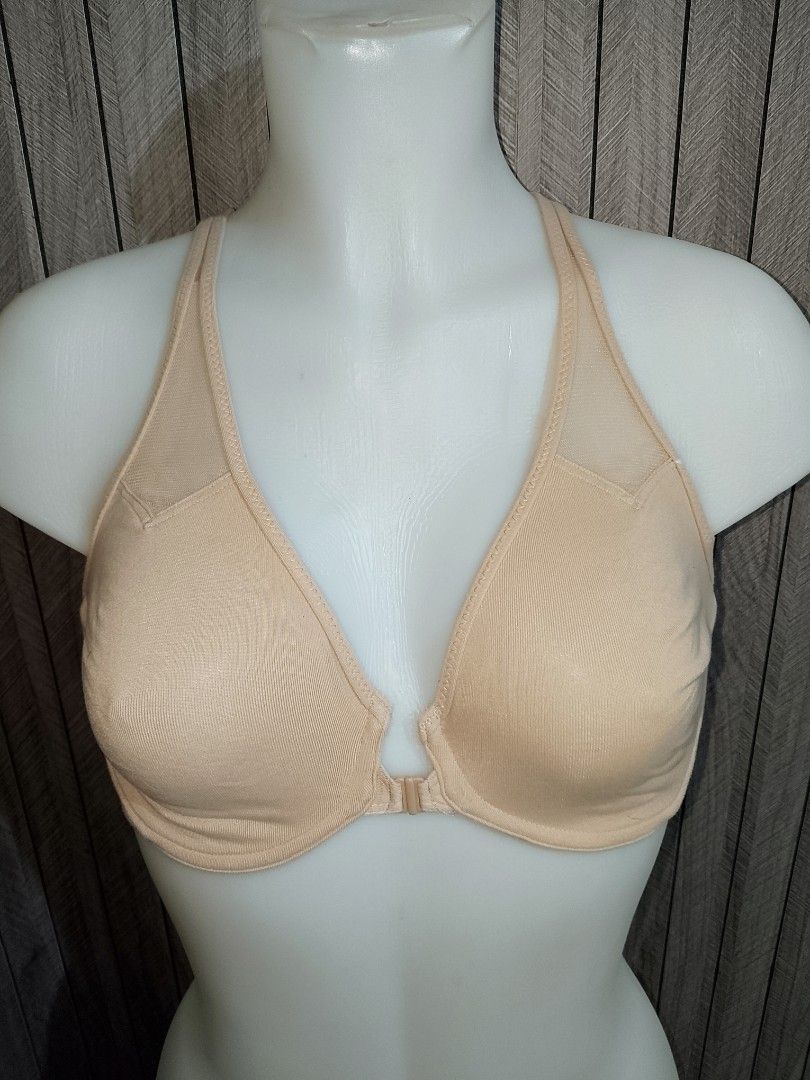 32dd WACOAL BRA FRONT CLOSURE CLASP WITH UNDERWIRE NO PADS (Category: Undergarments & Loungewear) located in Manila. Submitted by truecrystal-1407 (Listing ID 1467703776, Image 1). Description: 84 percent nylon 16 percent lycra.