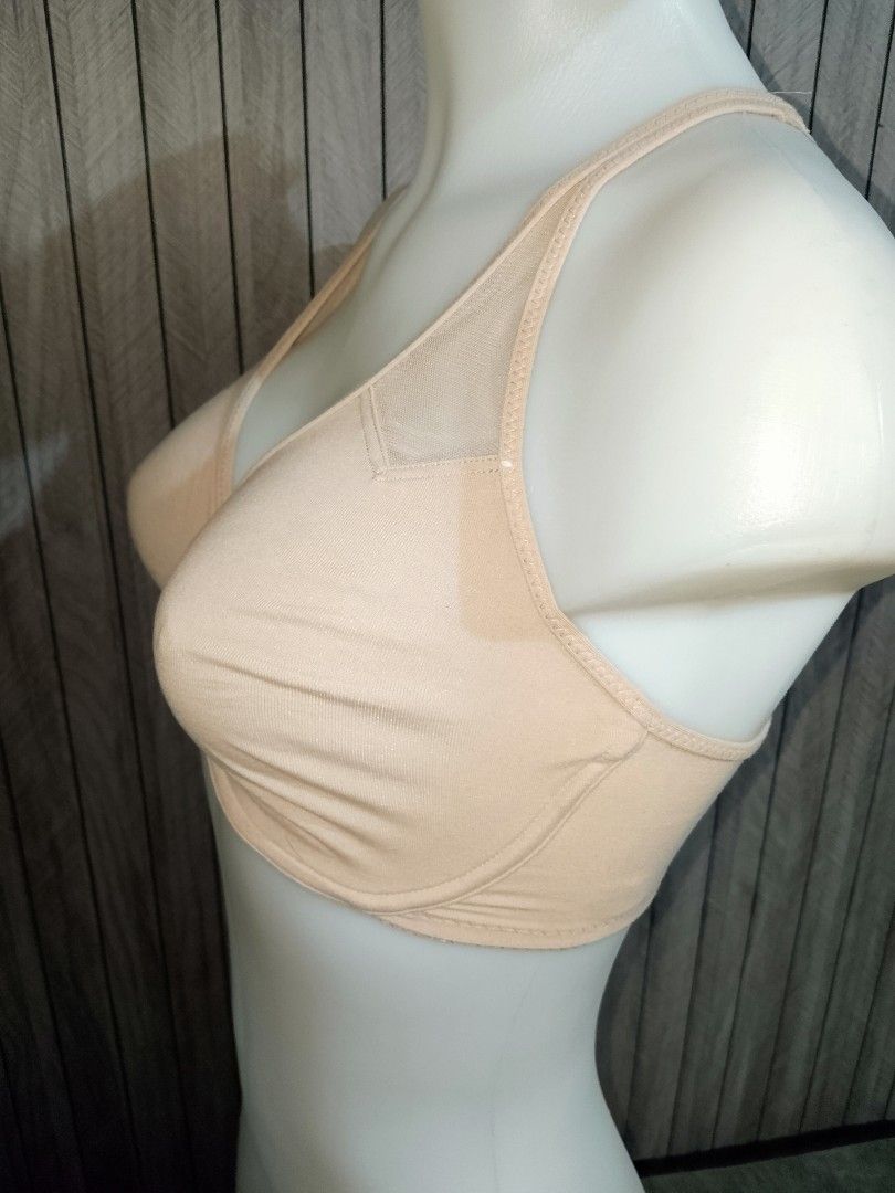 32dd WACOAL BRA FRONT CLOSURE CLASP WITH UNDERWIRE NO PADS (Category: Undergarments & Loungewear) located in Manila. Submitted by truecrystal-1407 (Listing ID 1467703776, Image 2). Description: 84 percent nylon 16 percent lycra.
