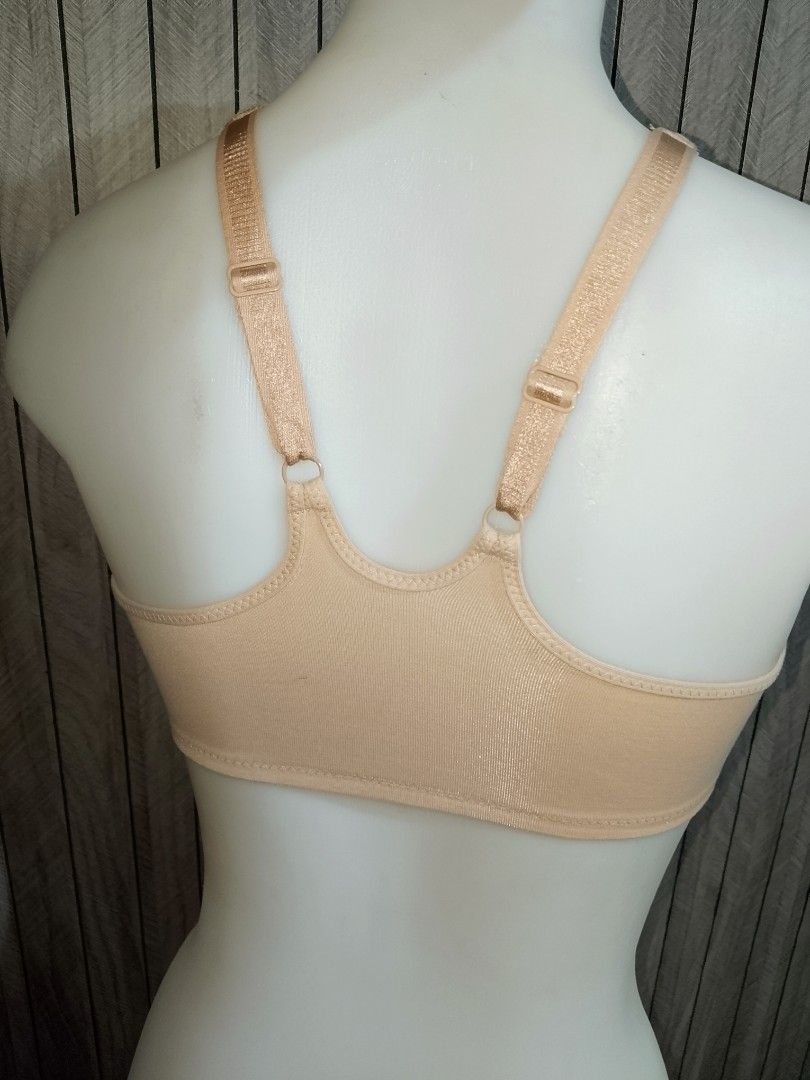 32dd WACOAL BRA FRONT CLOSURE CLASP WITH UNDERWIRE NO PADS (Category: Undergarments & Loungewear) located in Manila. Submitted by truecrystal-1407 (Listing ID 1467703776, Image 3). Description: 84 percent nylon 16 percent lycra.