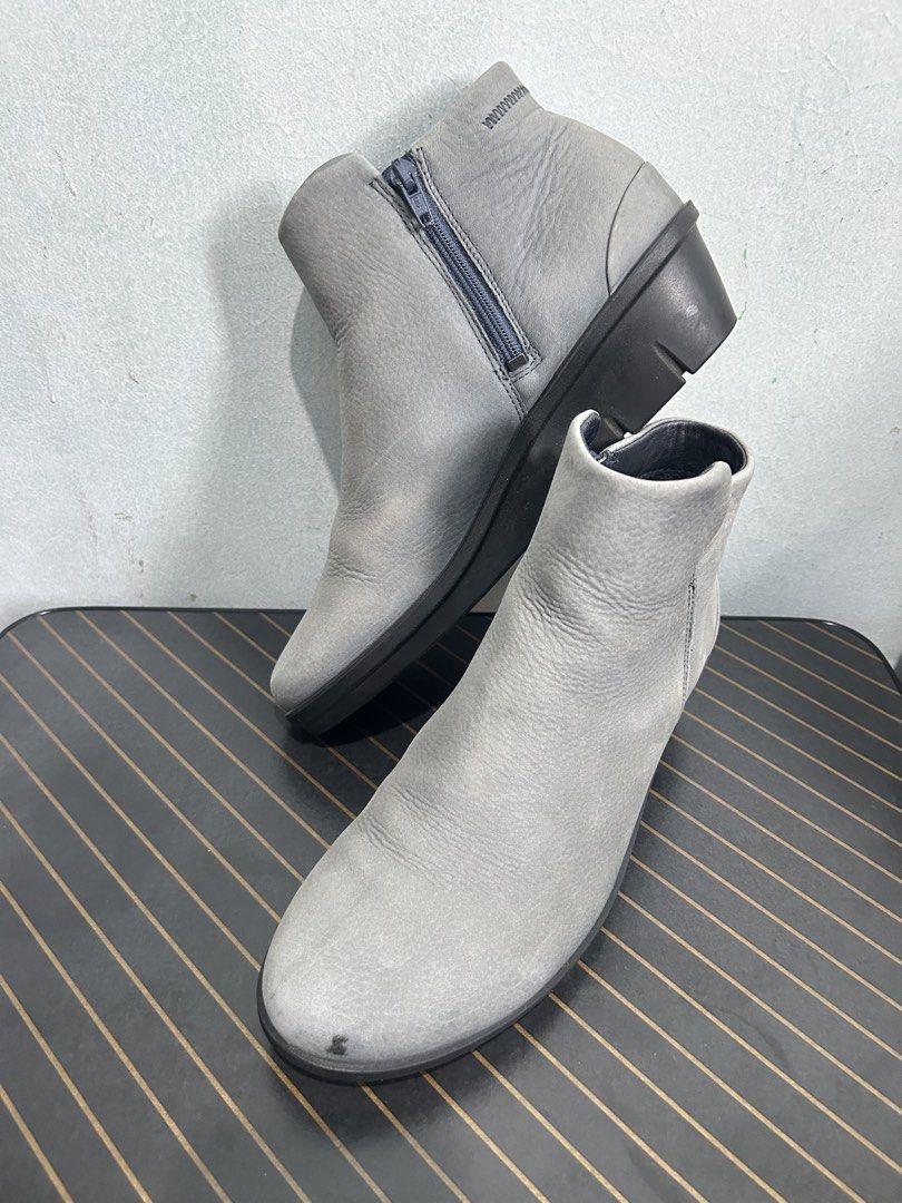 39 ecco Gray Ankle Boots (Category: Boots) located in Quezon City. Submitted by jjsurplus_23 (Listing ID 1467647315, Image 1). Description: Made in Indonesia.