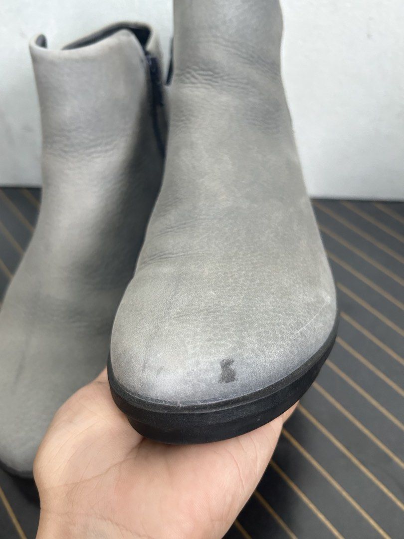 39 ecco Gray Ankle Boots (Category: Boots) located in Quezon City. Submitted by jjsurplus_23 (Listing ID 1467647315, Image 3). Description: Made in Indonesia.