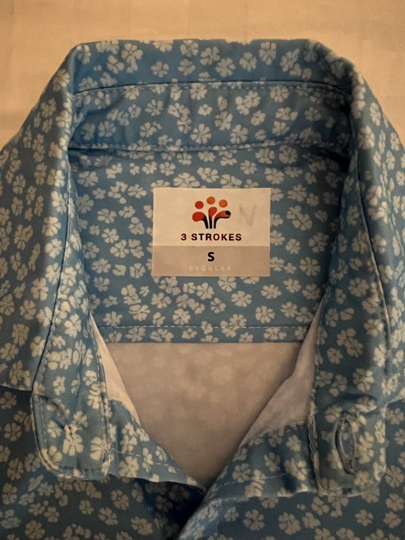 3 Strokes Men’s Shirt (Category: Activewear) located in Quezon City. Submitted by inthefrow (Listing ID 1467679910, Image 2). Description: - Preloved - Dri-fit shirt in the cutest baby blue - Regular fit - With logo on chest and at the back • Best price already .