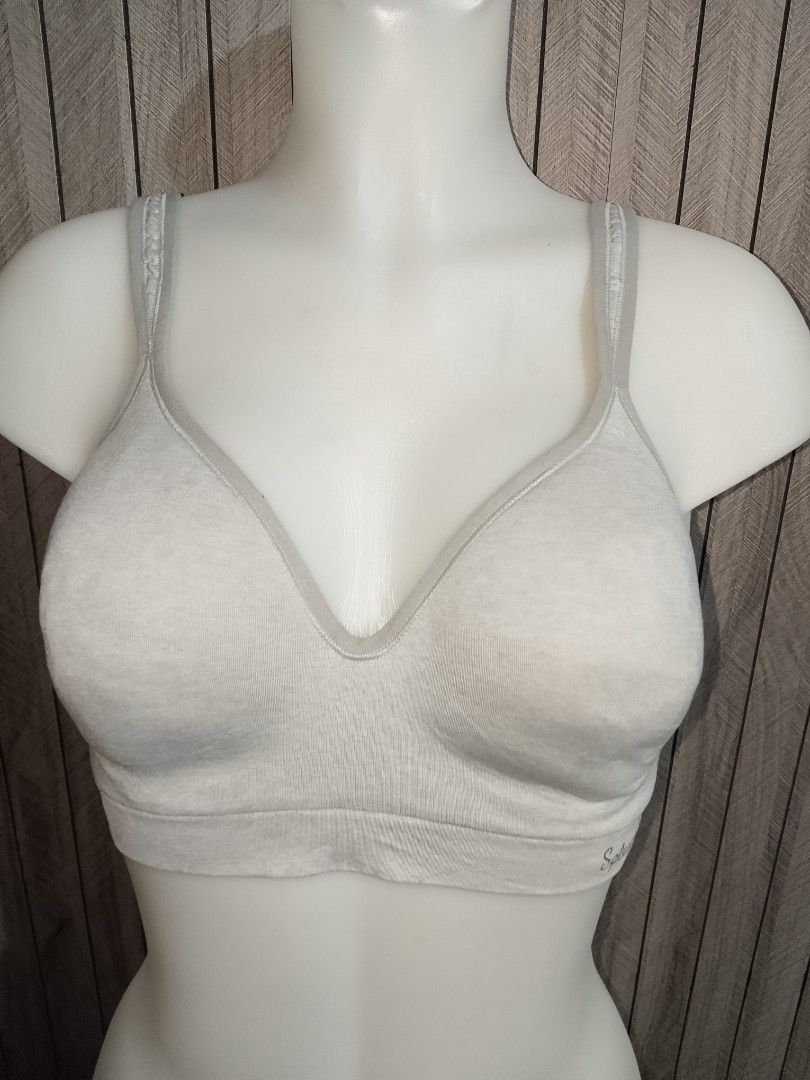 38c/40b SPLENDID GREY BRA NONWIRE (Category: Undergarments & Loungewear) located in Manila. Submitted by truecrystal-1407 (Listing ID 1467695194, Image 1). Description: .