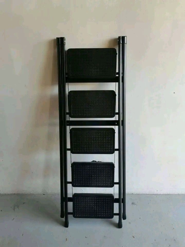 5 Steps Ladder (Category: Ladders & Steps) located in Makati City. Submitted by oideme (Listing ID 1467614354, Image 2). Description: .