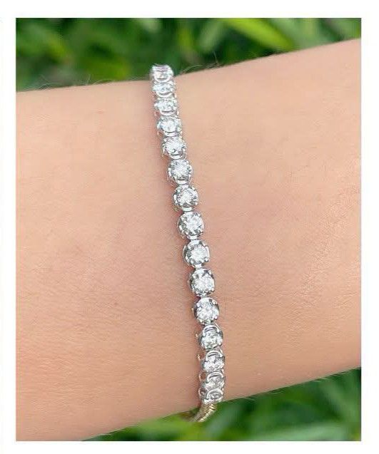 5carat face kiheintennis bracelet (Category: Bracelets) located in Malolos. Submitted by keenhorse_ef38ab (Listing ID 1467655469, Image 1). Description: 1carat diamond 18karat gold 6.5inches Double lock COD/COP VIA LBC 1,000 DOWNPAYMENT REQUIRED.
