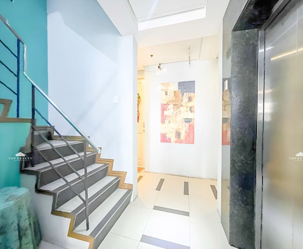 5-Storey Apartment Building in Makati with Elevator (Category: Commercial) located in Taguig. Submitted by xena-639279031439 (Listing ID 1467657512, Image 3). Description: Code : DS88-006031 Category : For Sale Project : Commercial / Apartment Building Location : San Lorenzo, Makati City Size : FA: 1,287 sqm | LA: 331 sqm Parking : 8 Car Garage Price per sqm : ₱170,940 Selling Price : ₱220,000,000.00 Gross Details of the Property: • Unfurnished •