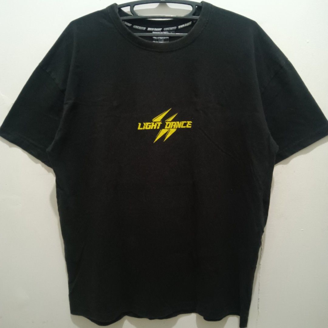 7 RABBITS Big Graphic Shirt (Category: Tshirts & Polo Shirts ) located in Caloocan City. Submitted by jaychingsss (Listing ID 1467753097, Image 2). Description: 7 Rabbits Shirt HEA Inspired - 80 22x29 Color Rate: 9/10 Makapal Tela Issue: Minor hairlines NEED WASH.