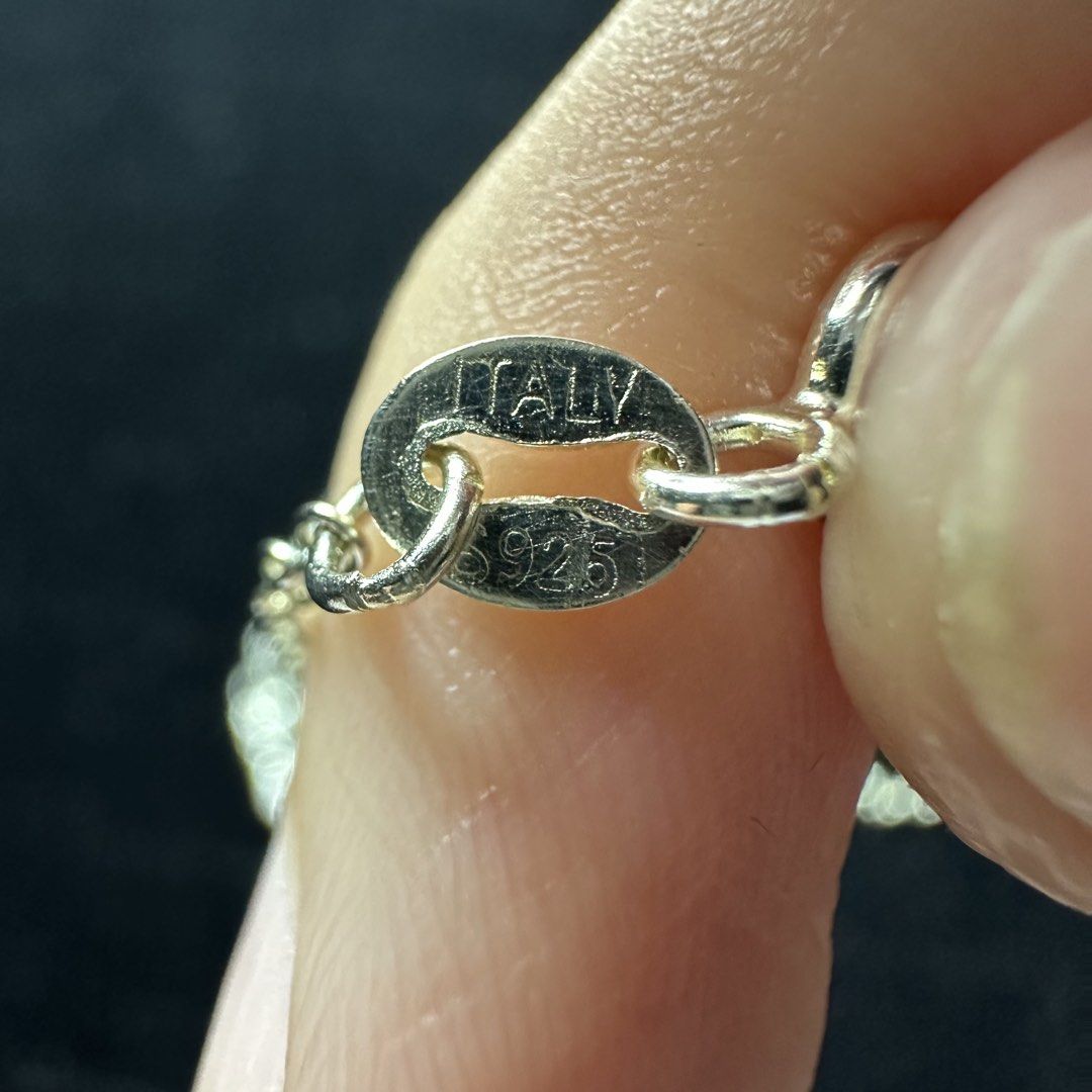 925 silver bow necklace 3.1g, 23cm (Category: Necklaces) located in Pakil. Submitted by primrosehearts (Listing ID 1467788183, Image 3). Description: authentic 925 italy silver with stamping hypoallergenic grams: 3.1g length: 23cm.