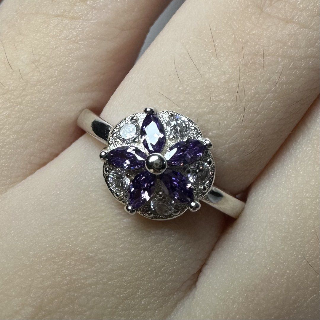 925 silver flower ring with purple stone 2.5g (Category: Rings) located in Pakil. Submitted by primrosehearts (Listing ID 1467780422, Image 1). Description: authentic 925 italy silver with stamping hypoallergenic size: 5.5 grams: 2.5g.