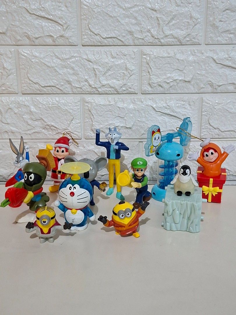 ### 🍔🎁 Jollibee & McDonald's Bundle Toys (Category: Other Merchandise) located in Taguig. Submitted by authprelovedonlineshop1 (Listing ID 1467622940, Image 1). Description: ### 🍔🎁 Jollibee & McDonald's Bundle Toys ✨ **Fun Fast-Food Collectibles at an Affordable Price!** 😍 Looking for cute toys for the kids or additions to your toy collection? Check out this assorted bundle of Jollibee and McDonald's toys! ❤️💛 🎁 **BUNDLE DETAILS** - 🍔 **B
