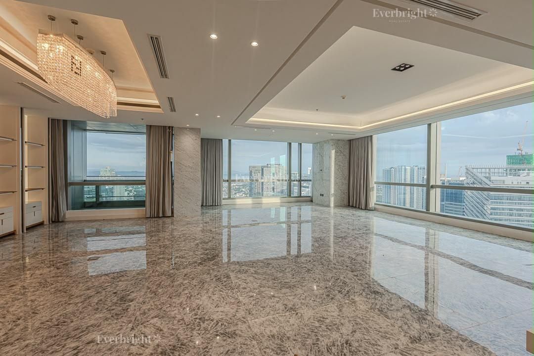 📍 Horizon Homes BGC (Category: Apartments & Condos) located in Makati City. Submitted by renzproperties (Listing ID 1467753769, Image 1). Description: 📍 Horizon Homes BGC For Sale - ₱230M Gross 3BR + maid’s room w T&B 3TB FA: 294.57 sqm Inclusions: Semi Furnished Parking: 2 slots Features: - This is a special layout 3BR unit at 294.57 sqm - Fully renovated - With living room balcony - Orientation: SE & SW (unit) | NE (main door) Title status: C