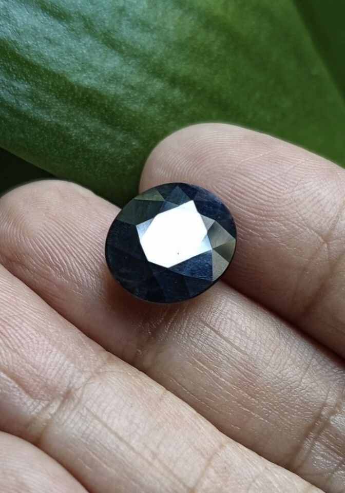 💯 Natural BLUE SAPPHIRE loose (Category: Precious Stones) located in Kawit. Submitted by authentic_gemstones_byalton (Listing ID 1467736617, Image 1). Description: AVAILABLE ❗ ▪️NATURAL BLUE SAPPHIRE LOOSE ▪️ -8.10 carats -Oval faceted cut -12.7x11.1.0x6.1 (mm) dimension -Translucent (clarity) -Heated only -9.0 (hardness) -Africa (origin) -100% brand new item #sapphire #naturalgemstones #AuthenticGemstonesbyALTON.