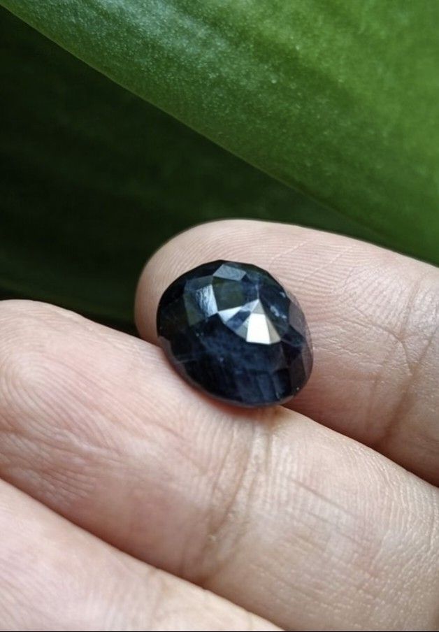 💯 Natural BLUE SAPPHIRE loose (Category: Precious Stones) located in Kawit. Submitted by authentic_gemstones_byalton (Listing ID 1467736617, Image 2). Description: AVAILABLE ❗ ▪️NATURAL BLUE SAPPHIRE LOOSE ▪️ -8.10 carats -Oval faceted cut -12.7x11.1.0x6.1 (mm) dimension -Translucent (clarity) -Heated only -9.0 (hardness) -Africa (origin) -100% brand new item #sapphire #naturalgemstones #AuthenticGemstonesbyALTON.