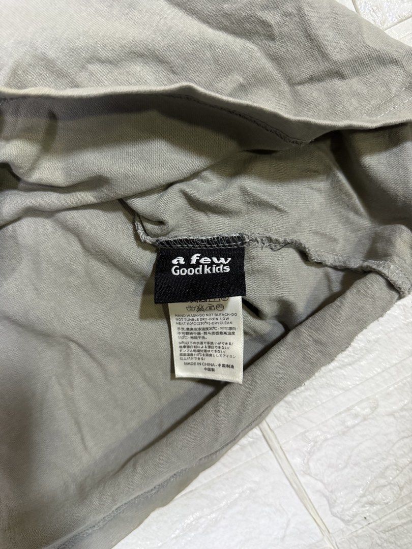 A few good kids (Category: Tshirts & Polo Shirts ) located in Quezon City. Submitted by dailyfits08 (Listing ID 1467837377, Image 3). Description: A few good kids XXL 24.5x27.5 Washable stain on hem part.