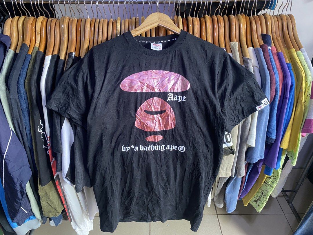 AAPE by Bathing Ape (Category: Luxury Apparel) located in Kalibo. Submitted by rvna23 (Listing ID 1467731979, Image 1). Description: AAPE by Bathing ape Moonface ape head logo 31 X 19 As new 📩.
