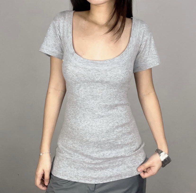 Abercrombie & Fitch Top (Category: Others Tops) located in Tabaco. Submitted by vdjnefujeb (Listing ID 1467690618, Image 2). Description: - small to medium (fits like the photo) - L24”, up to B40” - in excellent condition.