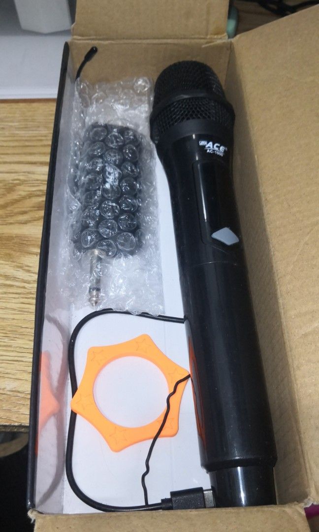 ACE AC-1000 Professional Wireless Microphone 🎤 (Category: Microphones) located in Pasig City. Submitted by tagkaro (Listing ID 1467688651, Image 2). Description: ACE AC-1000 Professional Wireless Microphone 🎤 ✅ Wireless microphone system ✅ 2.4GHz connection ✅ Plug-and-play design ✅ Convenient para sa karaoke, presentations, events, at gatherings 📩 PM lang po sa interested buyers!.