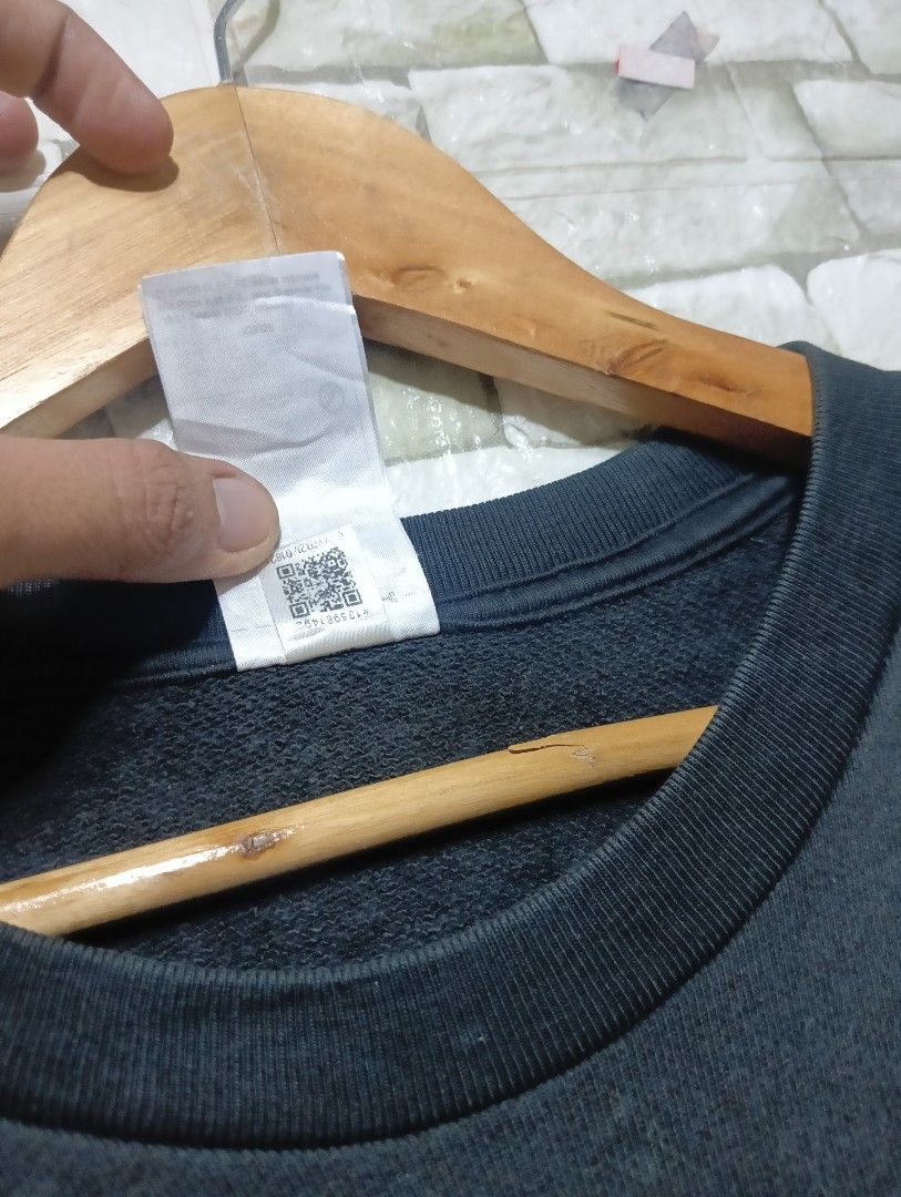 Adidas (Category: Coats, Jackets and Outerwear) located in Manila. Submitted by 322thriftshop (Listing ID 1467831196, Image 3). Description: ADIDAS PULLOVER • L'27.5 x W'22 • SIZE: LARGE •COLOR RATE: 9.8/10 •CONDITION: AS NEW.