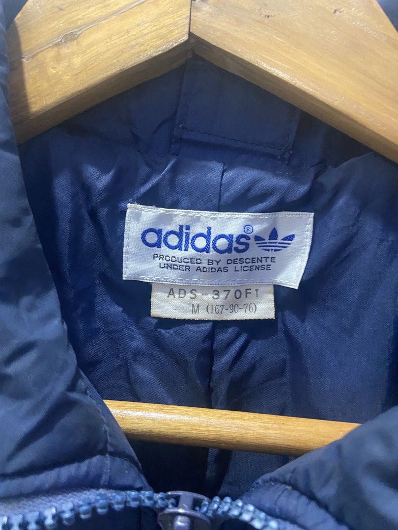 Adidas 80s windbreaker jacket (Category: Coats, Jackets and Outerwear) located in Tukuran. Submitted by retrothrifter88 (Listing ID 1467694740, Image 2). Description: 20x23.