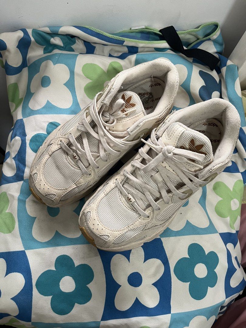 Adidas Astir in Off White (Category: Sneakers) located in Quezon City. Submitted by madwoman13 (Listing ID 1467640995, Image 2). Description: ✨ Still in good condition, not heavily used ✨ Needs Cleaning only ✨ Bought for ₱5500 ✨ RFS: Decluttering .