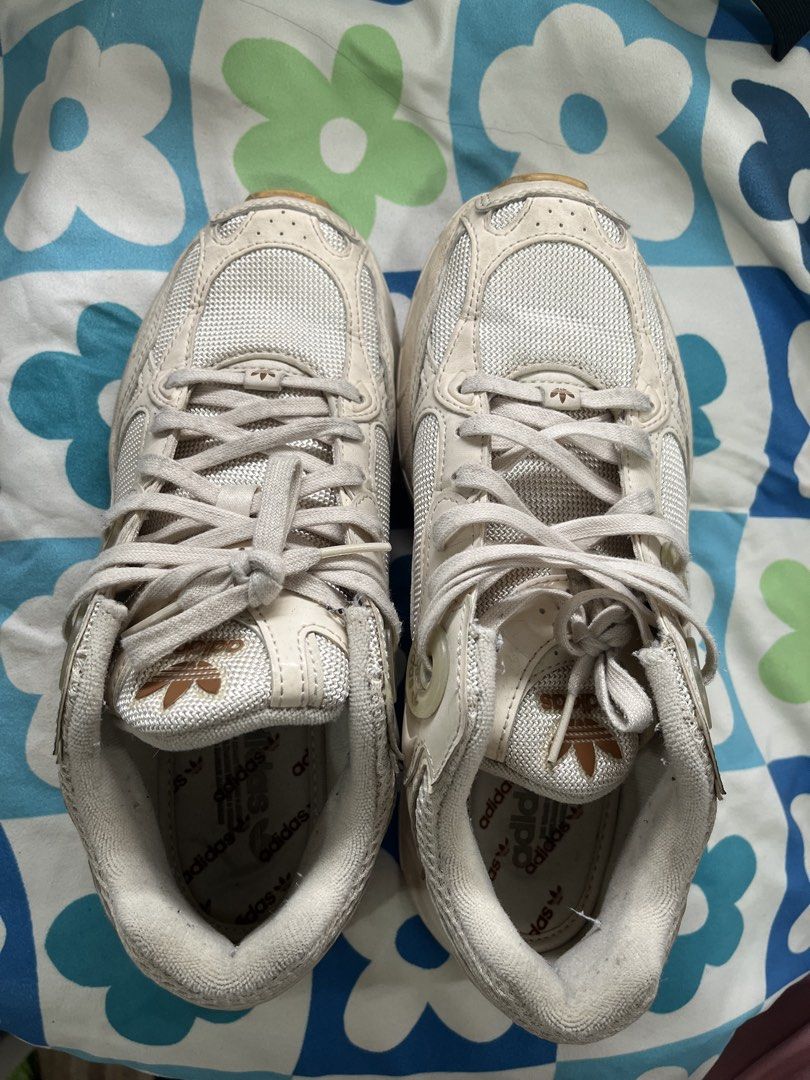 Adidas Astir in Off White (Category: Sneakers) located in Quezon City. Submitted by madwoman13 (Listing ID 1467640995, Image 3). Description: ✨ Still in good condition, not heavily used ✨ Needs Cleaning only ✨ Bought for ₱5500 ✨ RFS: Decluttering .