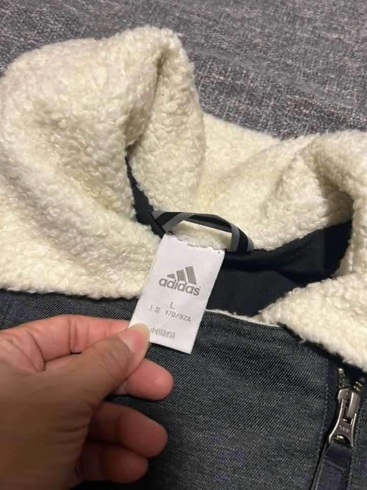ADIDAS bomber-style jacket with a cream shearling collar (Category: Coats, Jackets and Outerwear) located in Manila. Submitted by thriftedbykab (Listing ID 1467719570, Image 2). Description: -Brand: ADIDAS -COMPLETE TAGS -Size: (L) -Width: 20 | Length: 24 -Condition: AS NEW -Color Rate:9.8/10 -Issue: NEED WASH.