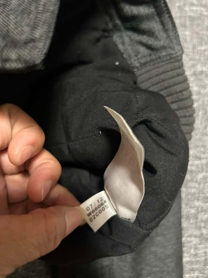 ADIDAS bomber-style jacket with a cream shearling collar (Category: Coats, Jackets and Outerwear) located in Manila. Submitted by thriftedbykab (Listing ID 1467719570, Image 3). Description: -Brand: ADIDAS -COMPLETE TAGS -Size: (L) -Width: 20 | Length: 24 -Condition: AS NEW -Color Rate:9.8/10 -Issue: NEED WASH.