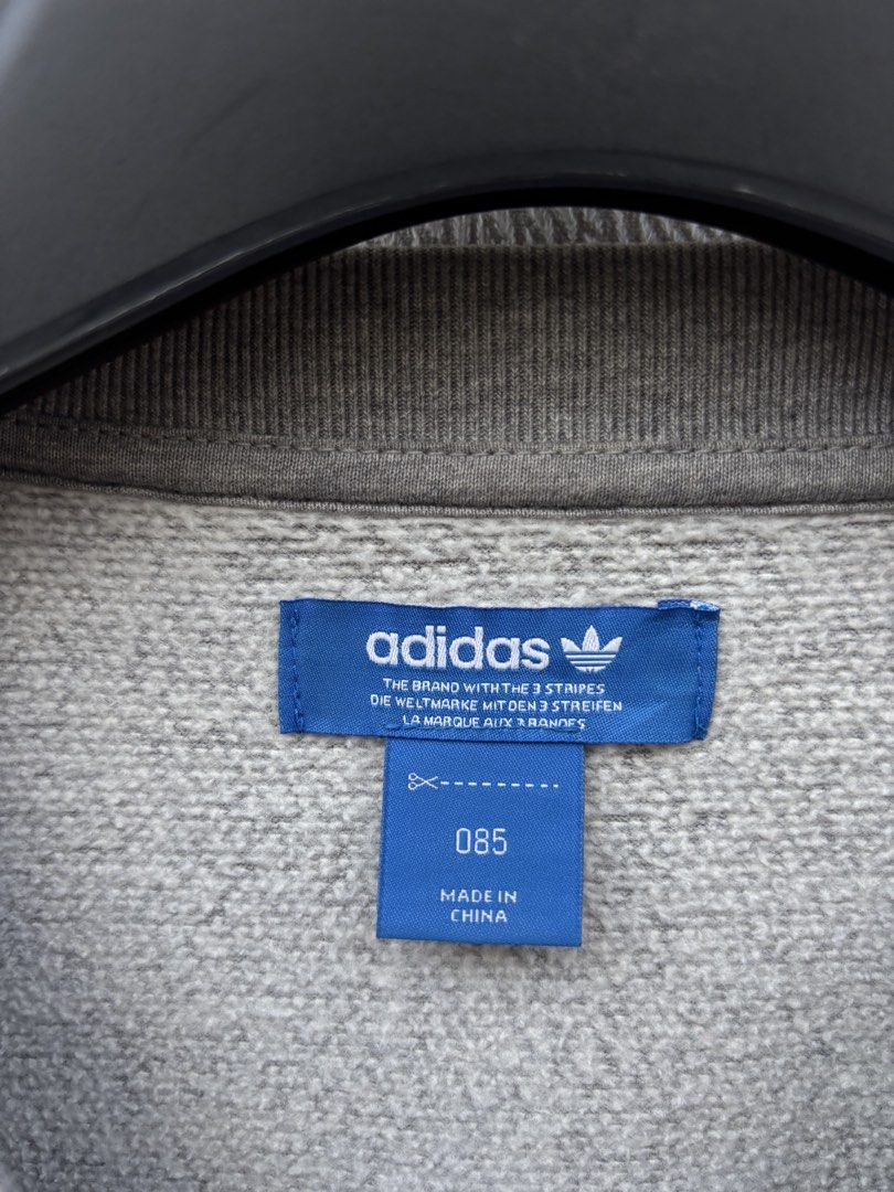 Adidas Crewneck (Category: Coats, Jackets and Outerwear) located in Baybay. Submitted by thrift.ed2023 (Listing ID 1467680854, Image 3). Description: Adidas Crewneck Large 21x24 No Issue Need Wash Good as New.