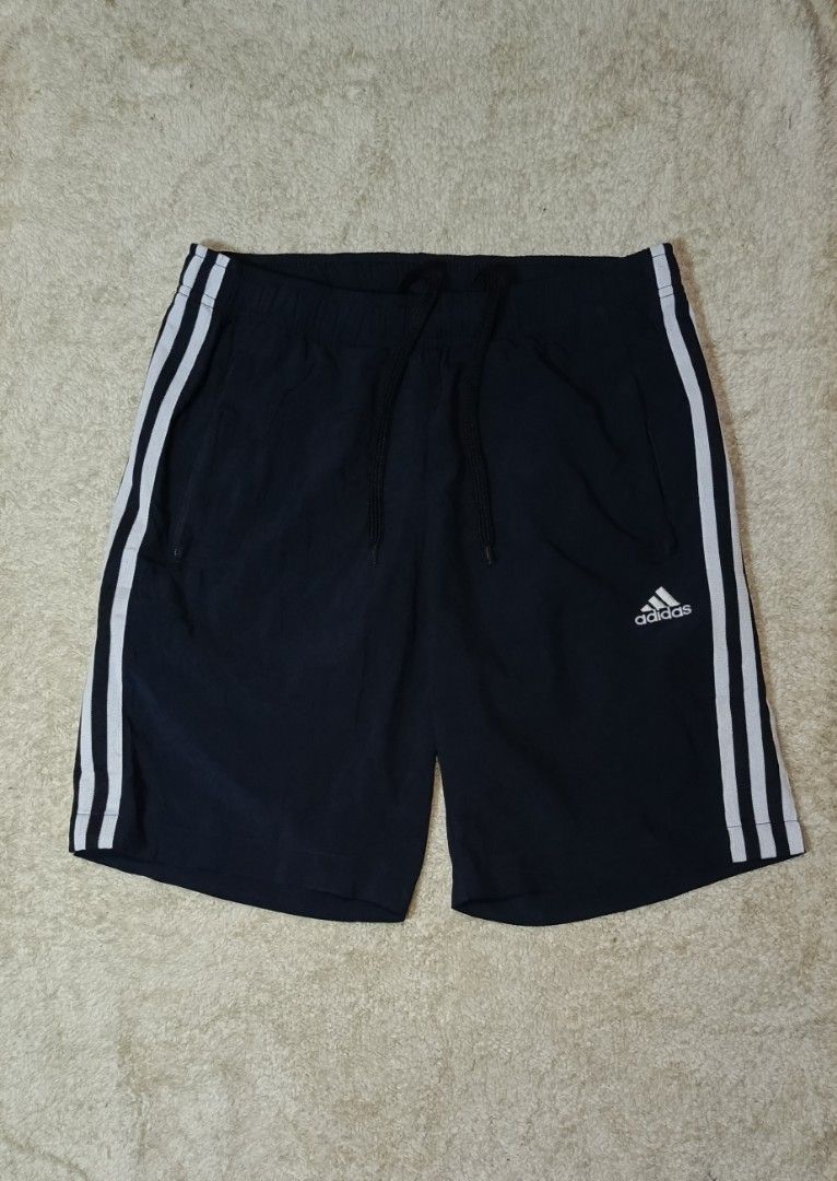 Adidas short (Category: Shorts) located in Andop. Submitted by loots.ni.ken (Listing ID 1467707282, Image 2). Description: Adi das Nylon 🔥 Waist line: 28-32 Length: 17 Excellent condition Color rate: 9.5 No issue DM 📥.