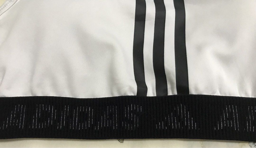 Adidas Sportsbra (Category: Activewear) located in Manila. Submitted by freshlemon58885 (Listing ID 1467675288, Image 2). Description: Padded Med size .