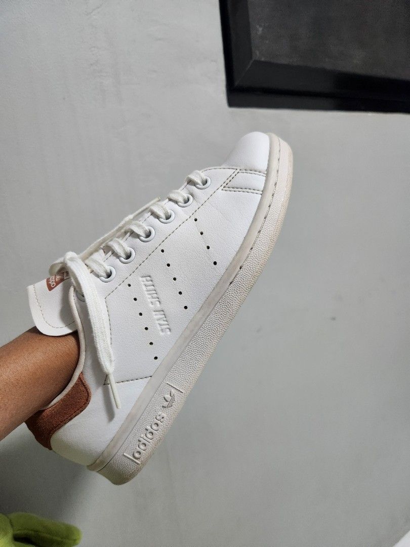Adidas stan smith (Category: Sneakers) located in Taguig. Submitted by gelpen (Listing ID 1467707422, Image 3). Description: FOR SALE: Adidas Stan Smith 👟 📏 Size 38 WITH BOX 📸 Actual photos uploaded 🧹 Decluttering / As-is condition 📍 Location: Tipas, Taguig 🚚 Shipping available via Lalamove or J&T Express (shipping fee to be shouldered by the buyer). 📩 PM/DM if interested. Thank you!.