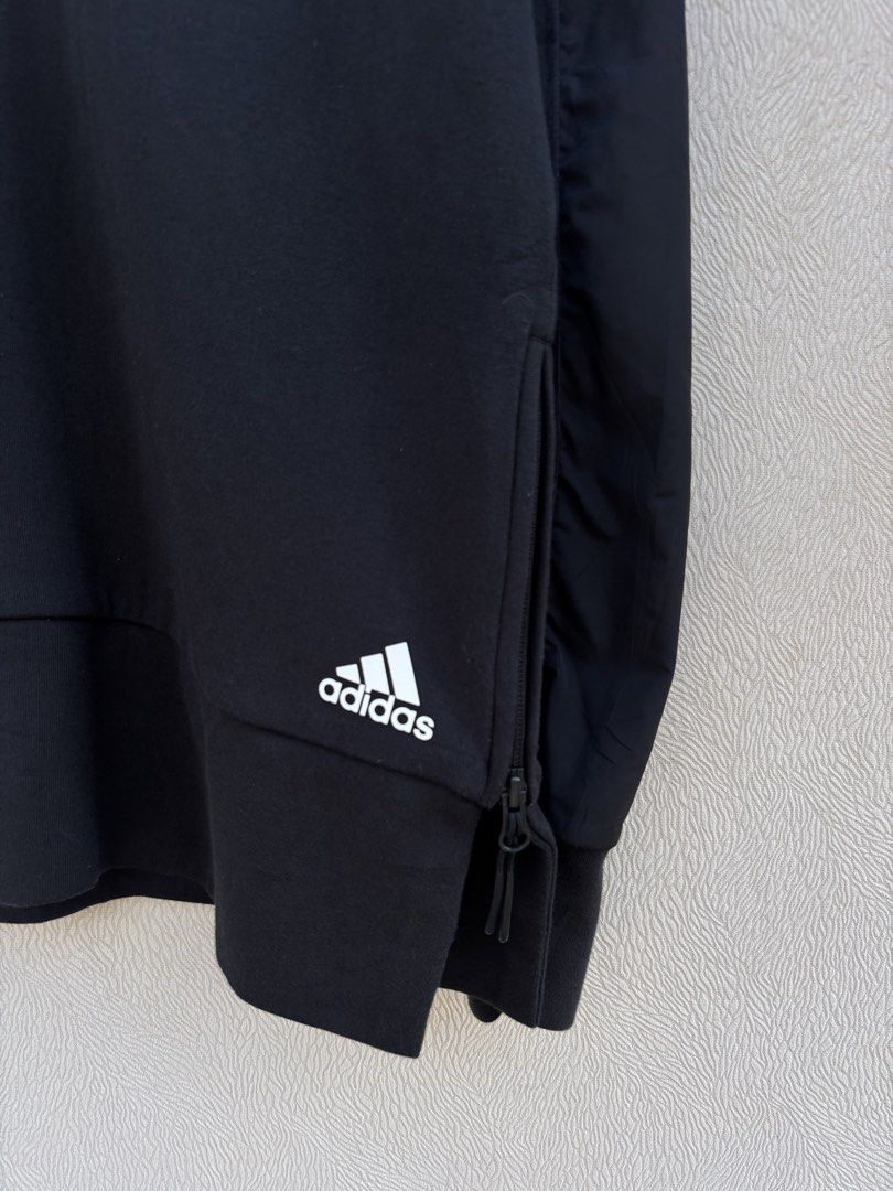 Adidas Sweatshirt/Crewneck (Category: Coats, Jackets and Outerwear) located in Baybay. Submitted by thrift.ed2023 (Listing ID 1467669584, Image 2). Description: Adidas Sweatshirt/Crewneck Medium to Large 21x25 No Issue Need Wash Good as New .