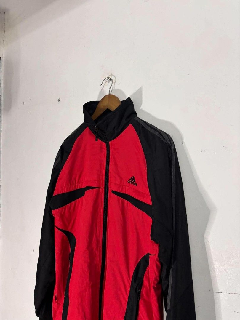 ADIDAS WINDBREAKER JACKET CLOSE NECK (Category: Coats, Jackets and Outerwear) located in Gerona. Submitted by thrift_servers (Listing ID 1467612013, Image 3). Description: .
